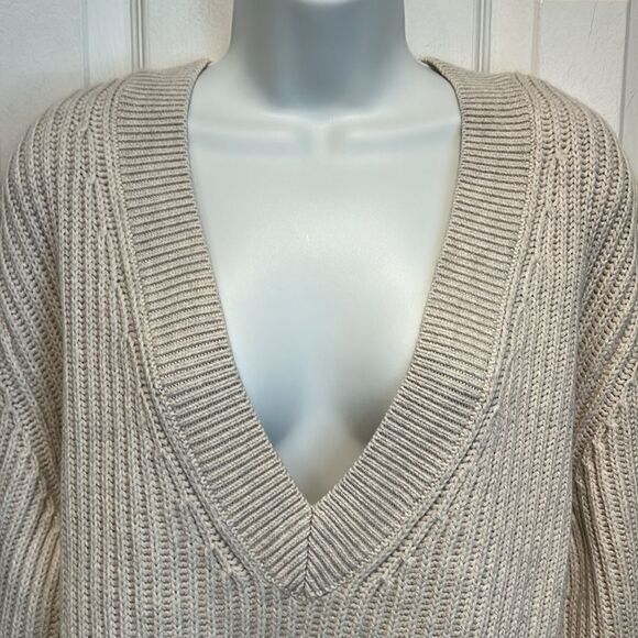 Aritzia Babaton Cream Cable Knit Oversized 100% Merino Wool Roger Sweater Size M - Picture 2 of 12